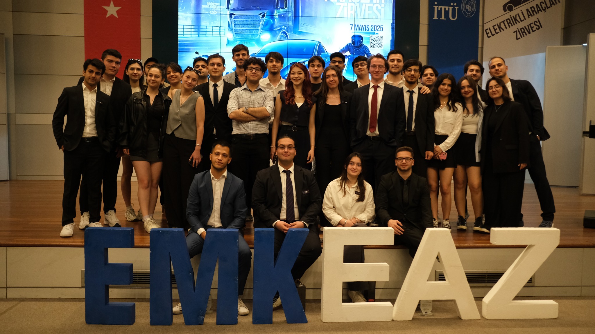 EAZ 25 ekibi toplu fotoğraf